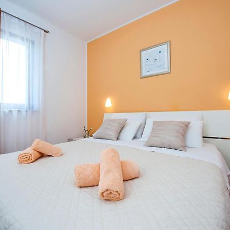 Apartments And Rooms Camaiore روفينج المظهر الخارجي الصورة