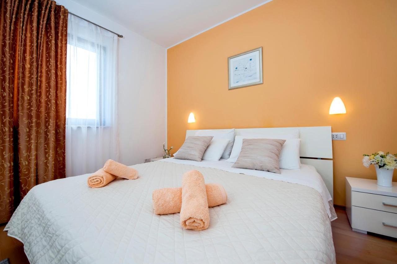 Apartments And Rooms Camaiore روفينج المظهر الخارجي الصورة