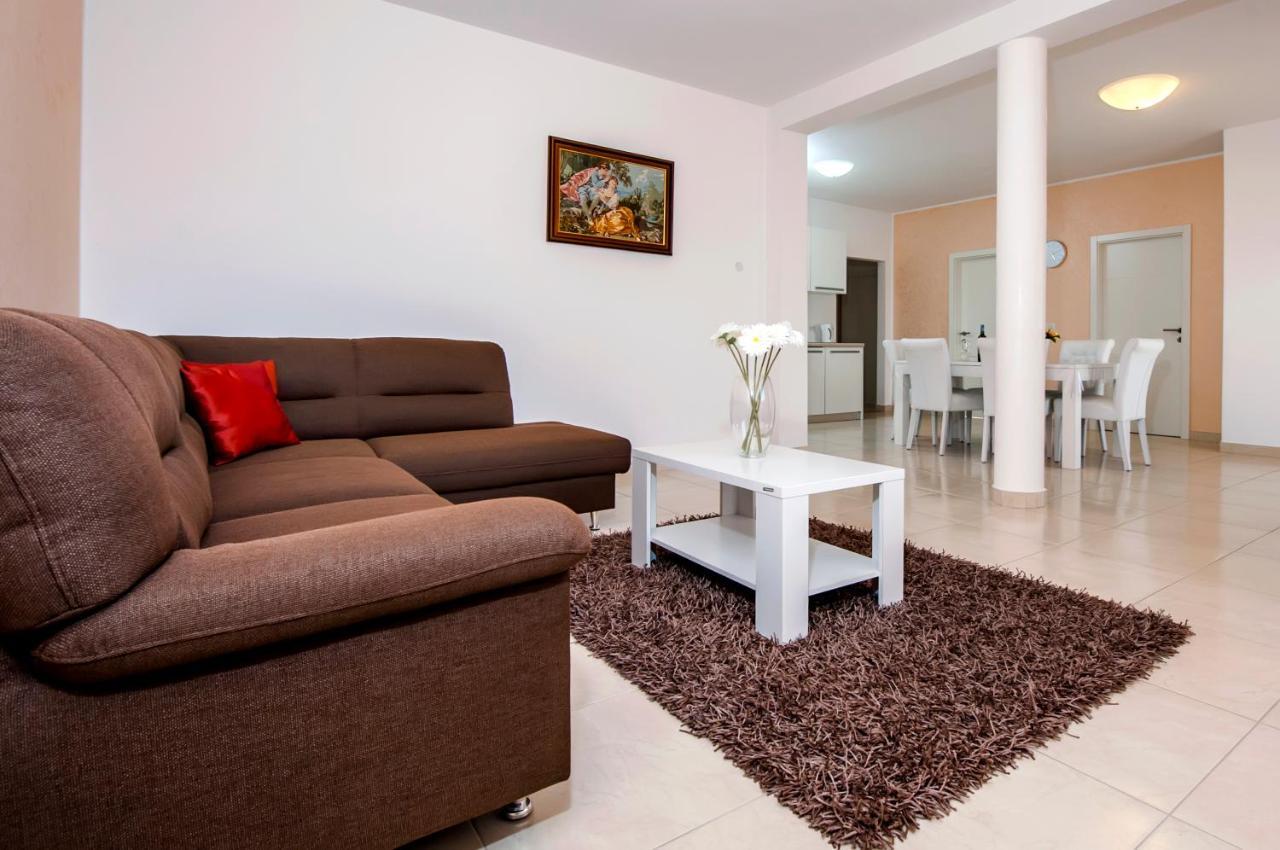 Apartments And Rooms Camaiore روفينج المظهر الخارجي الصورة