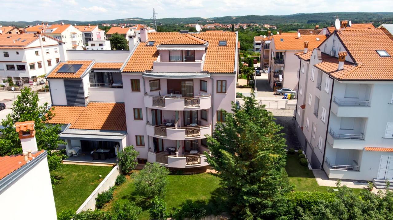 Apartments And Rooms Camaiore روفينج المظهر الخارجي الصورة