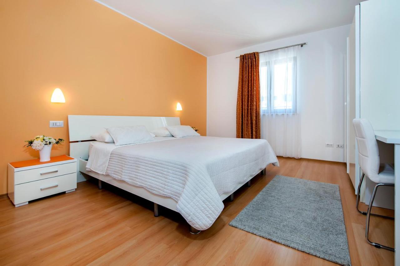 Apartments And Rooms Camaiore روفينج المظهر الخارجي الصورة