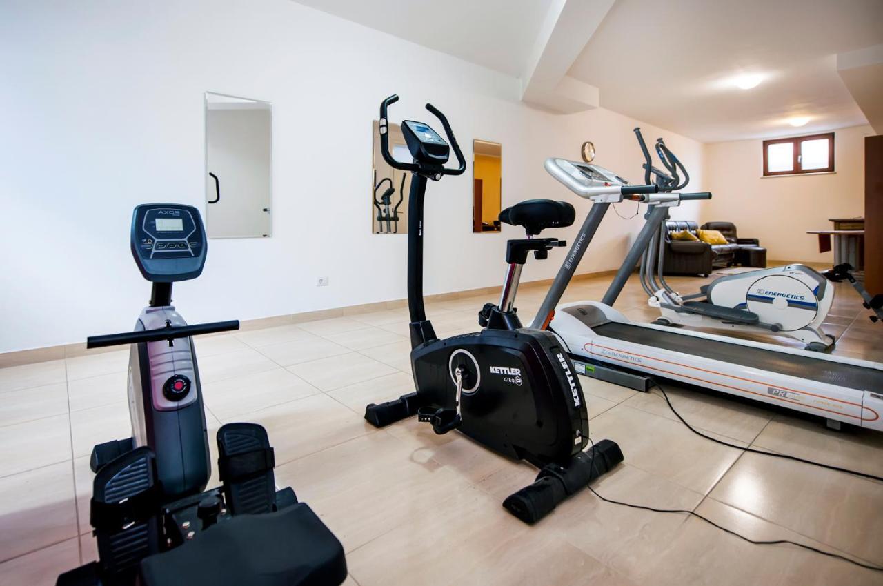 Apartments And Rooms Camaiore روفينج المظهر الخارجي الصورة
