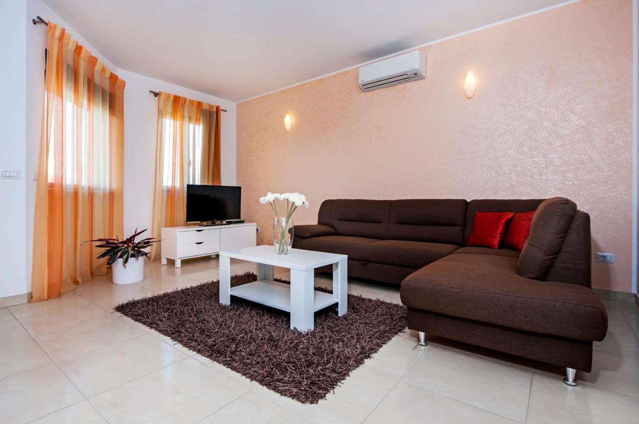 Apartments And Rooms Camaiore روفينج المظهر الخارجي الصورة