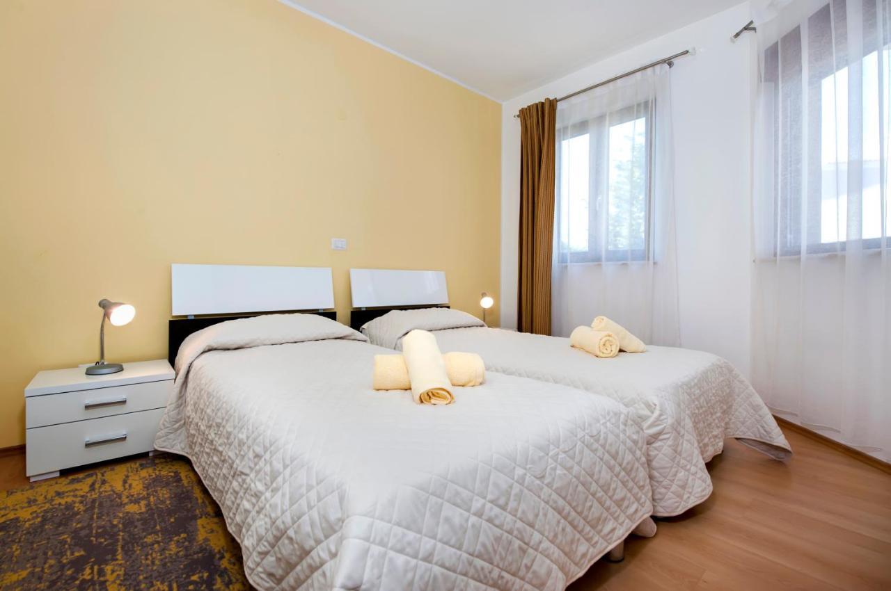 Apartments And Rooms Camaiore روفينج المظهر الخارجي الصورة