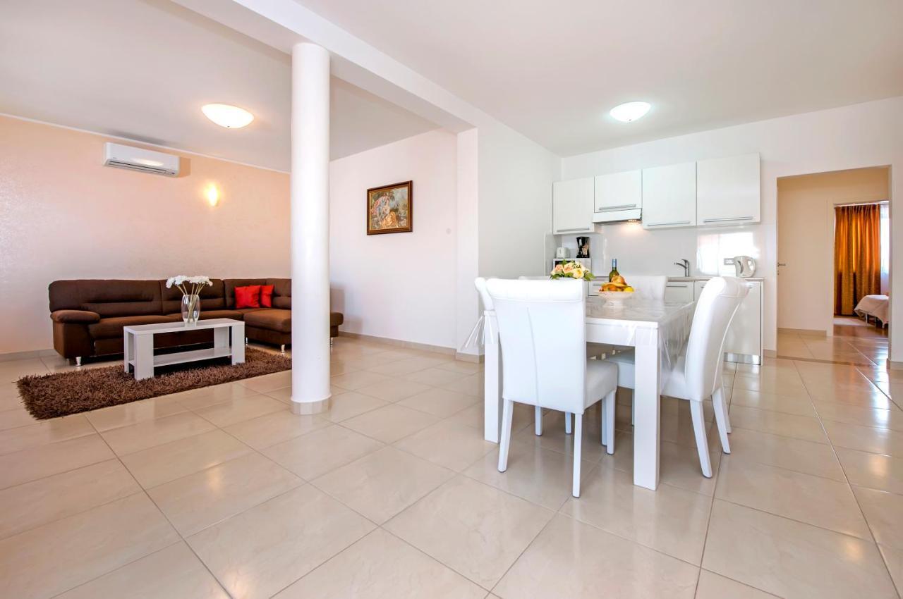 Apartments And Rooms Camaiore روفينج المظهر الخارجي الصورة